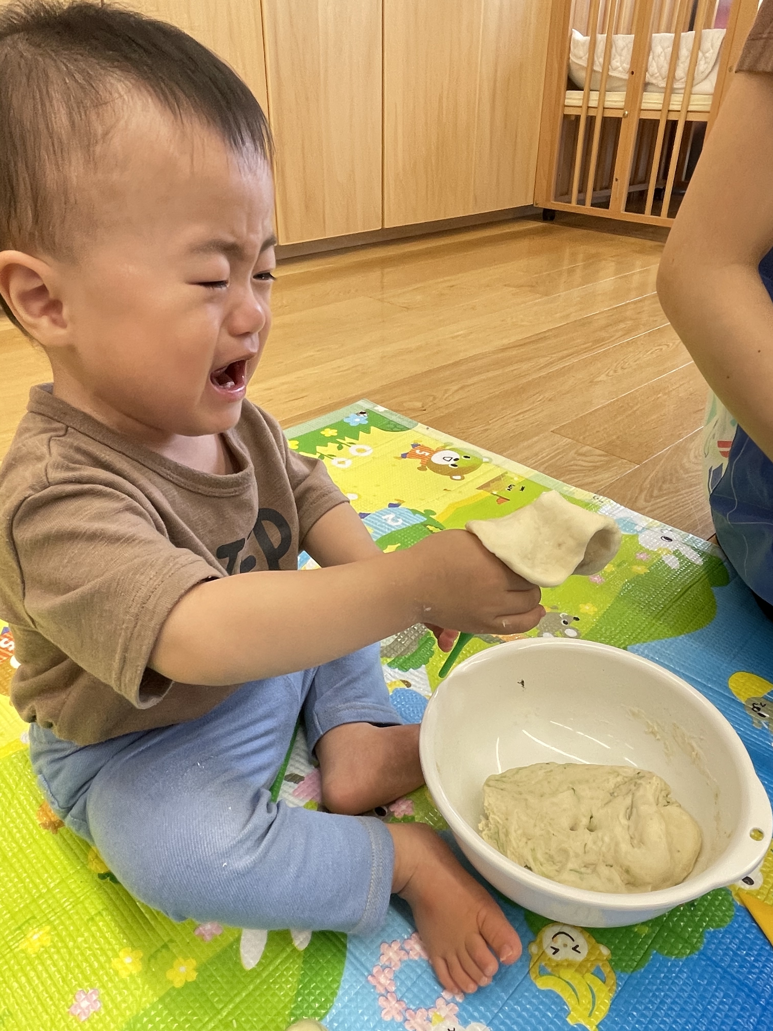 小麦粉粘土 片栗粉遊び 0 1歳児 お知らせ いろは保育園 熊本市中央区水前寺の企業主導型保育園